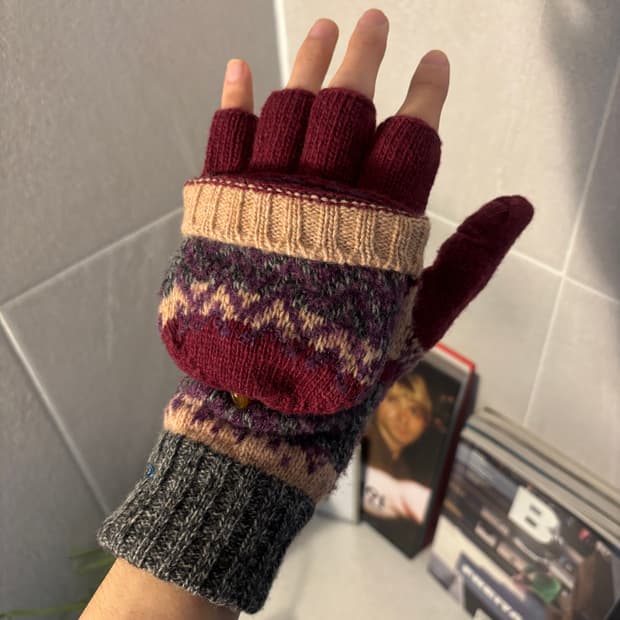 비비안 웨스트우드 노르딕 투웨이 니트장갑