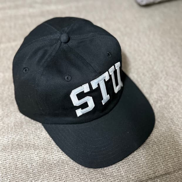 스투시 스투 아치 스트랩백 캡 블랙