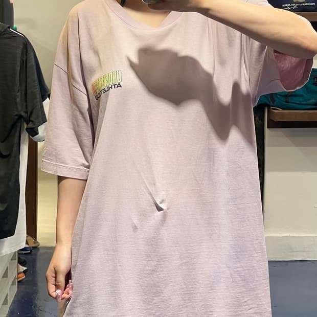 언디핏 에슬레틱 핑크 반팔티