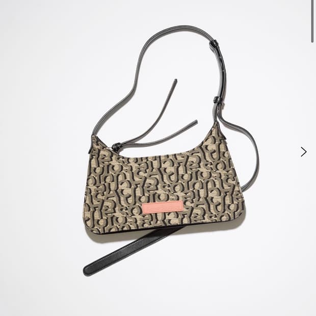 아크네스튜디오 자카드 플랫 숄더 백