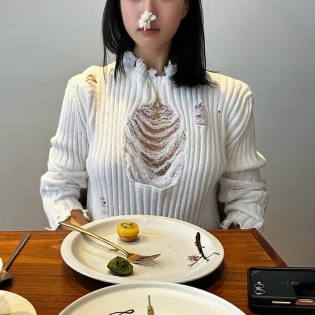 open yy heart damage knit white