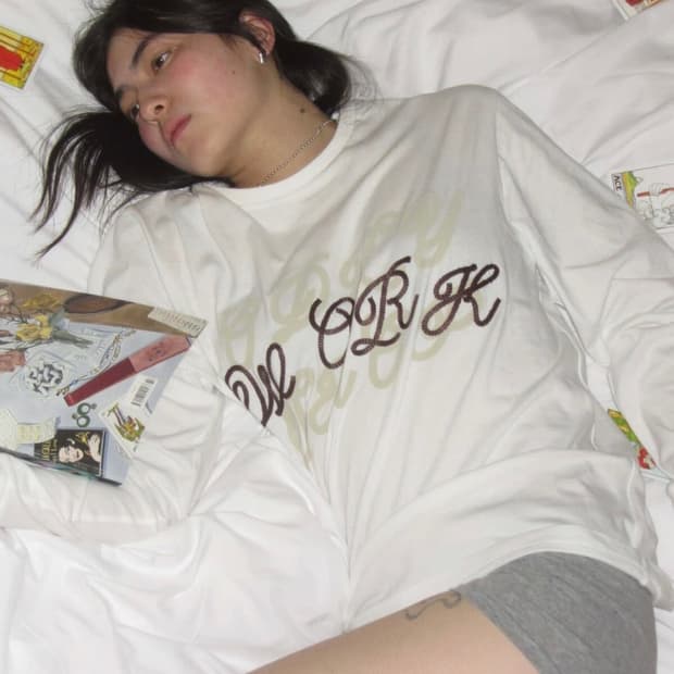 Odlyworkshop Pure Cursive Tee