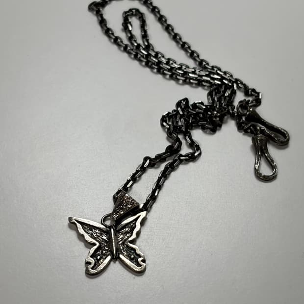 바호스튜디오 sharp butterfly necklace