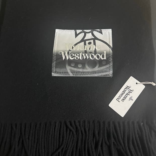 비비안 웨스트우드 로고 패치 프린지 울 머플러 (새상품)