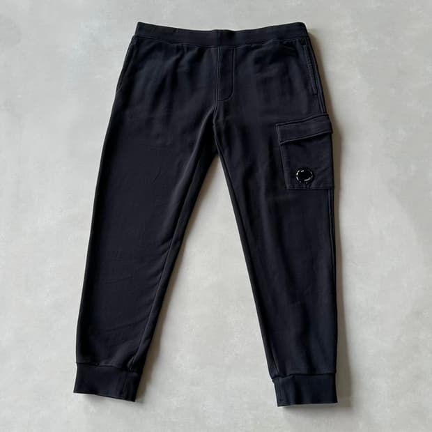 [XXL]씨피컴퍼니 C.P. Company 카고 렌즈 스웻 조거 팬츠