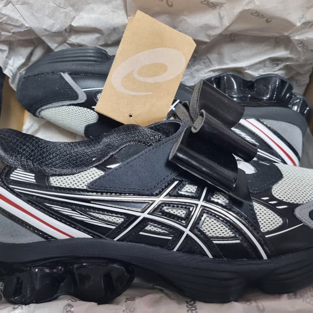 아식스 x 슈슈통 젤 키네틱 플루언트 클라우드 그레이 화이트 250