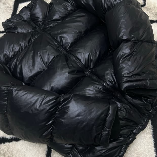 [L]무신사스탠다드 글로시 푸퍼 패딩/블랙/유광