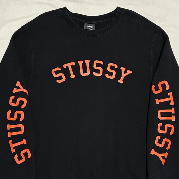 M 스투시 오렌지 로고 블랙 맨투맨