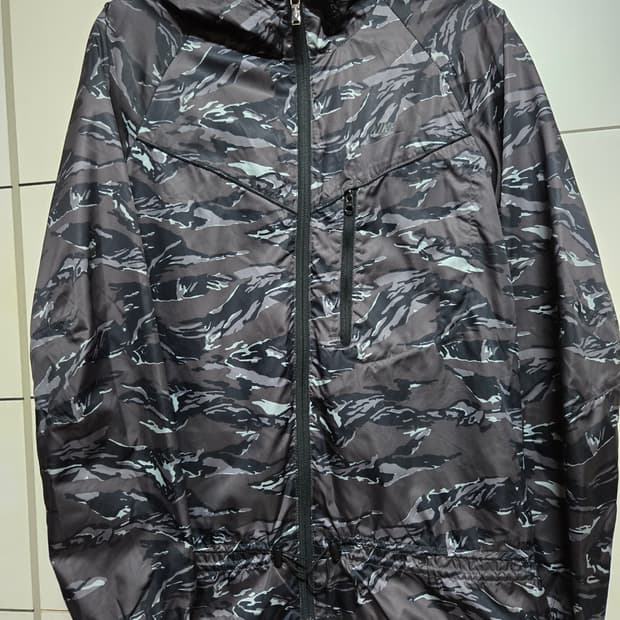 나이키 여성 카모 밀리터리 바람막이 점퍼