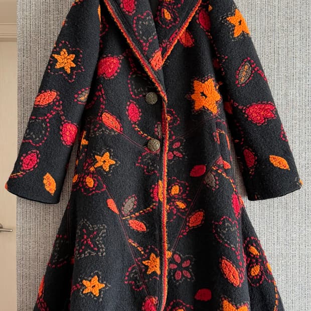 플라워 자수 패턴 코트 울 블렌디드 플레어 라인 롱코트 블랙 66사이즈