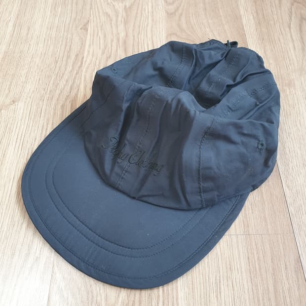 트로피클로딩 모노크롬 트랙 캡