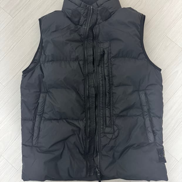 20FW 스톤아일랜드 크링클랩스 조끼패딩 팝니다