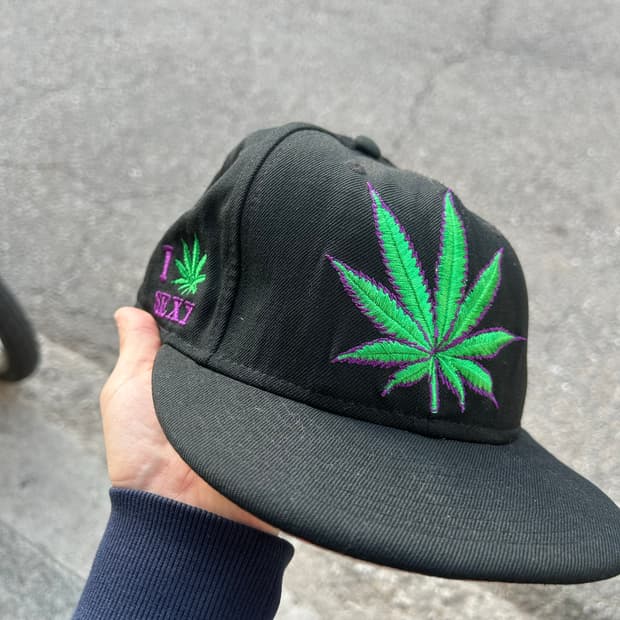 마리화나 스냅백 