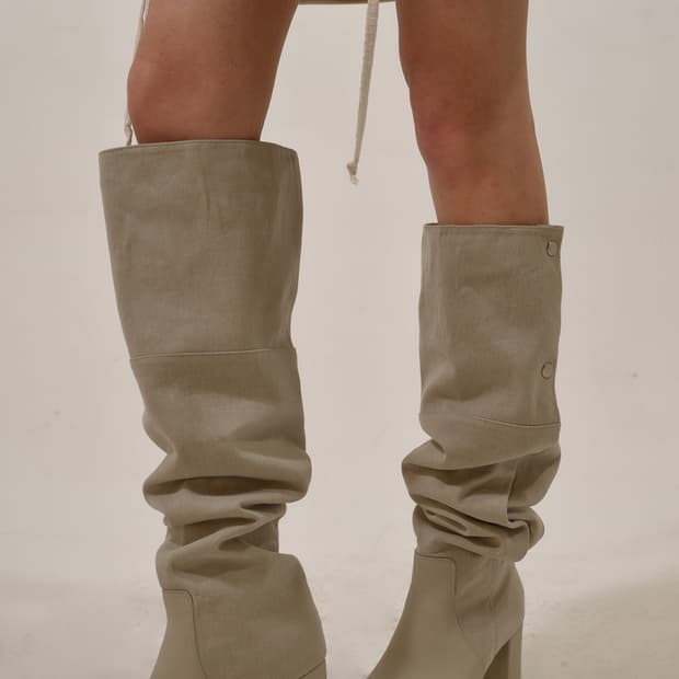 다이닛 BUTTON UP KNEE HIGH BOOTS IN SAGE KH