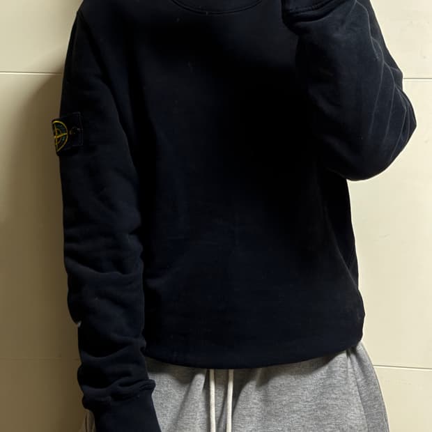 스톤아일랜드 블랙 맨투맨