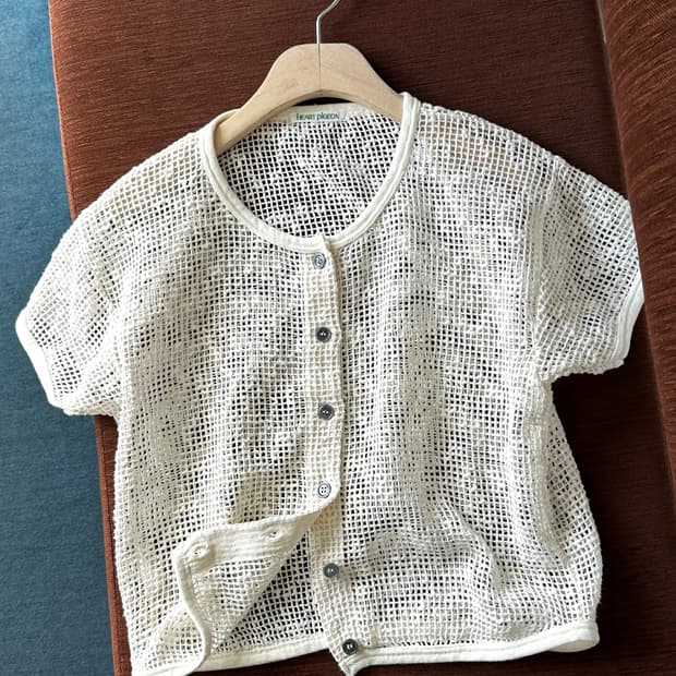 Loose gauge knit fabric cardigan top