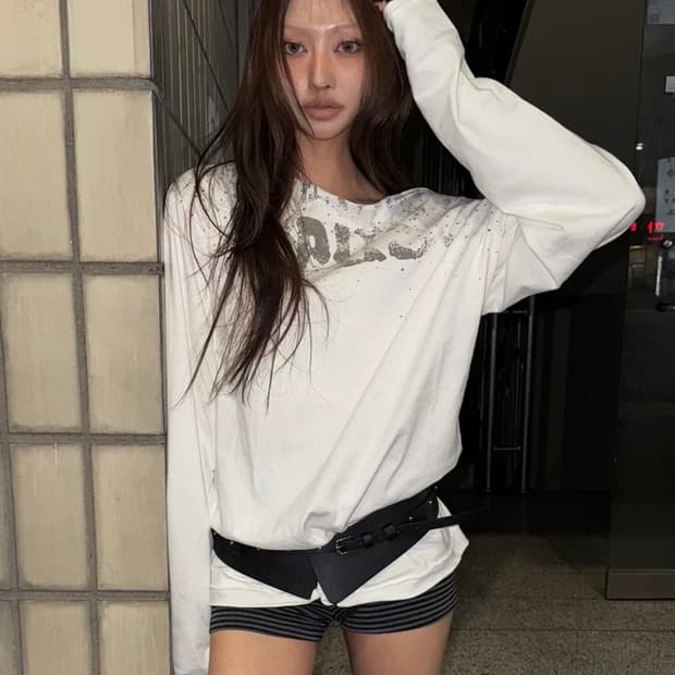 더바이닐하우스  UNBALANCE LS TEE 