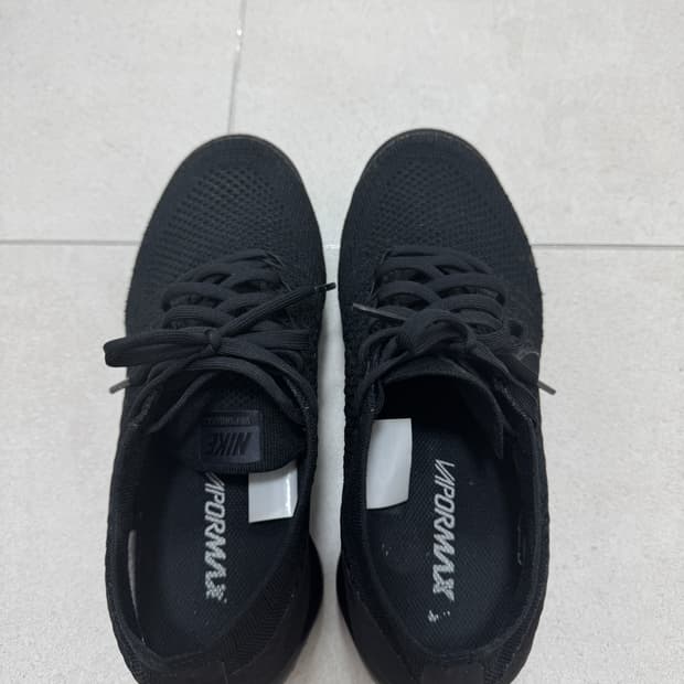 나이키 베이퍼맥스 블랙 255 팝니다