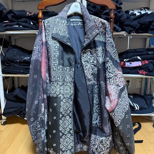 네이버후드 페이즐리 자켓 블랙