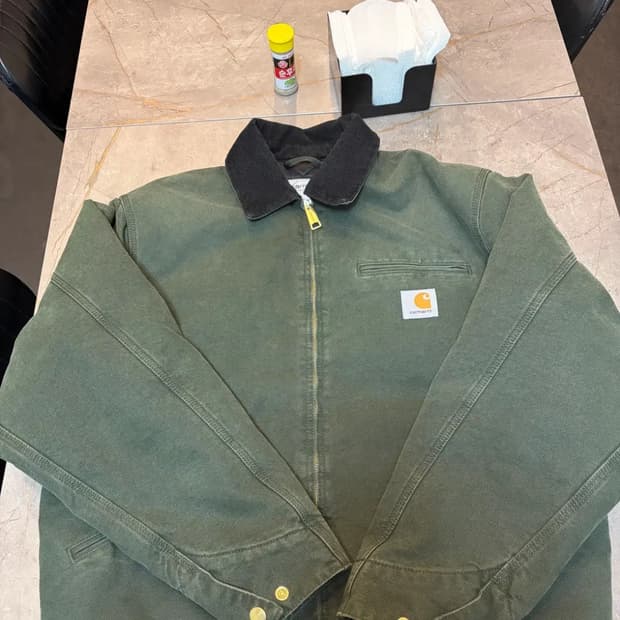 칼하트 윕 og 디트로이트 자텟 s사이즈 팝니다