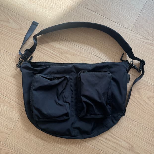 아미아칼바 바디백 블랙