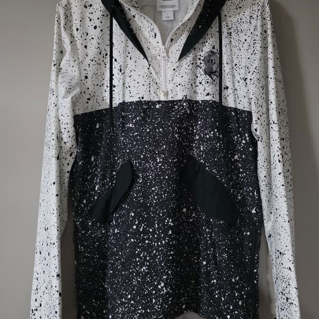 아디다스 플래닛토이드 반집업 바람막이. 싸이즈 95
