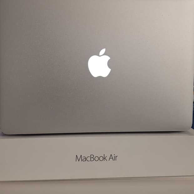 (애플로고 불들어옴)맥북에어 2017, 13인치 싸이클 수 133