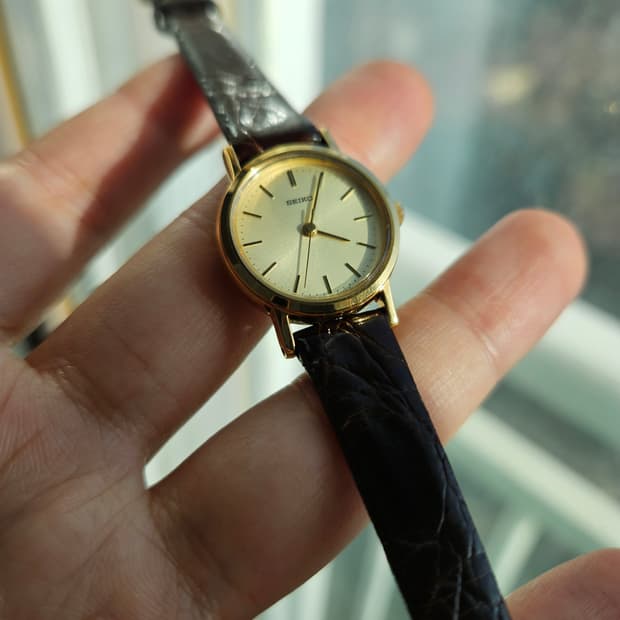 1980s 여성용 세이코 금장쿼츠 빈티지 시계