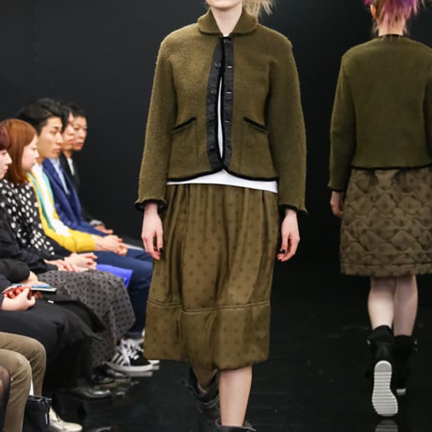 Dot Padded Shirring Skirt
