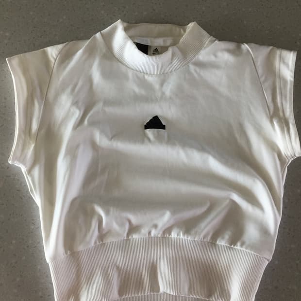 아디다스 기능성 크롭 반팔티