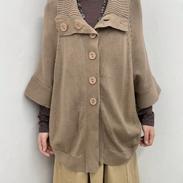 브라운 모리 버튼 케이프