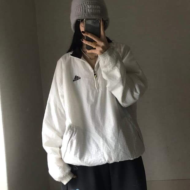 아디다스 화이트체크 패디드 반집업