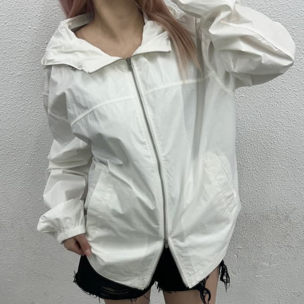 마뗑킴 화이트 후드 바람막이 L