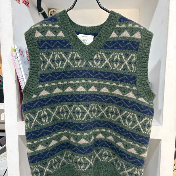 헨리코튼 노르딕 니트 베스트 카키 95사이즈