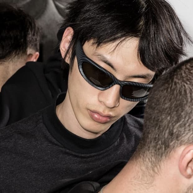 발렌시아가 스위프트 오발 카본