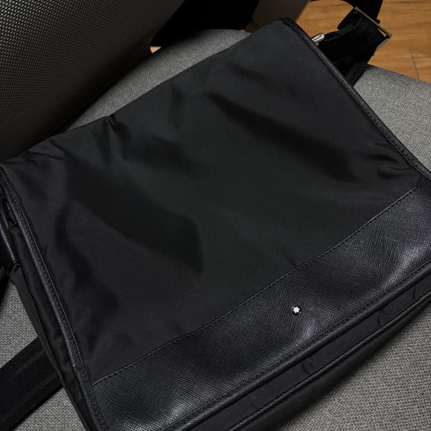 몽블랑 사토리얼 제트 플랩 메신저백