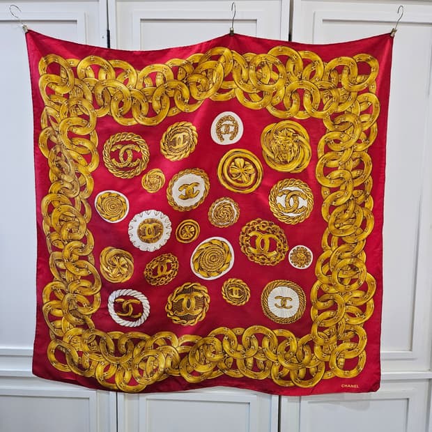 샤넬 레드 스카프 체인 패턴