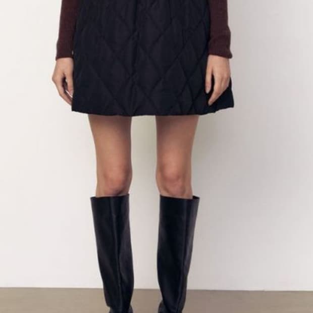 아떼바네사브루노 퀼팅 패딩 미니 스커트 23FW