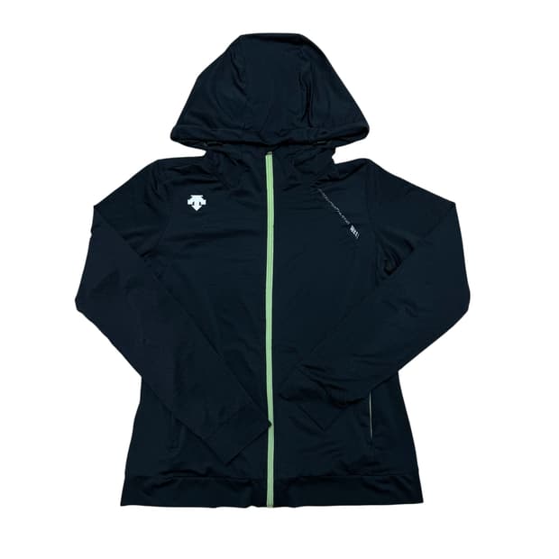 데상트 바람막이