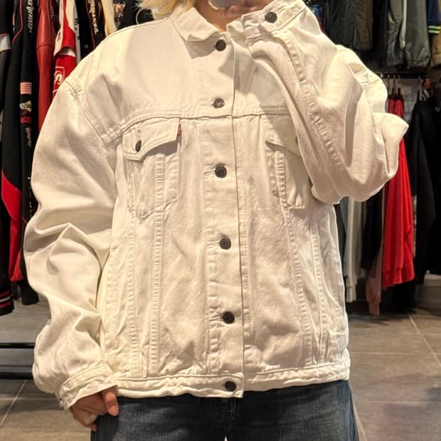 [NO.9] Levi’s 화이트 데님 자켓