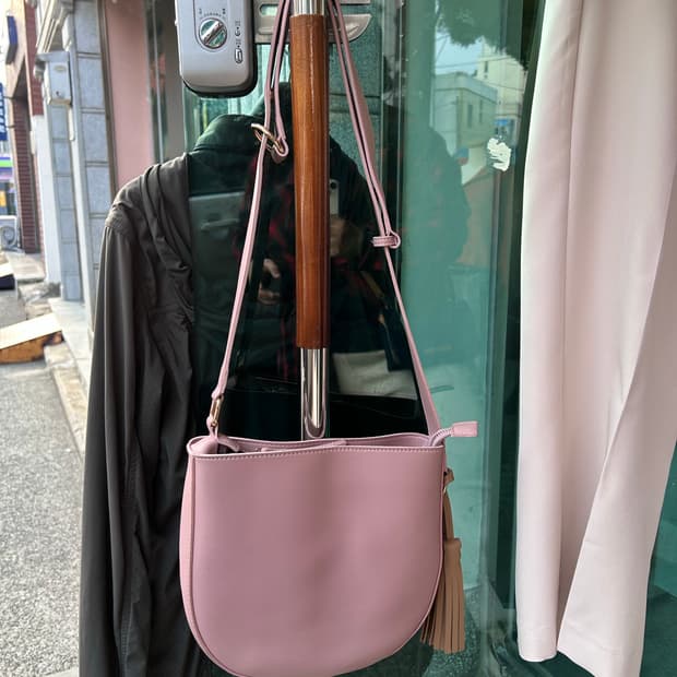 베네통 크로스백 