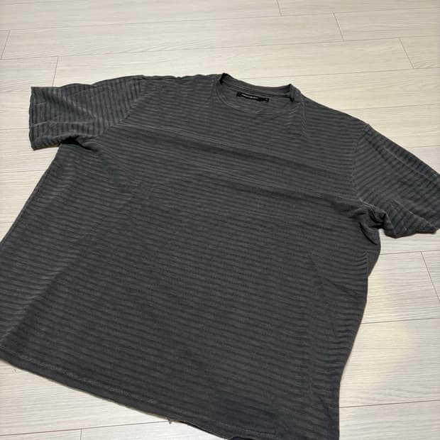 헤칭룸 차콜 스트라이프 반팔 티셔츠 3사이즈