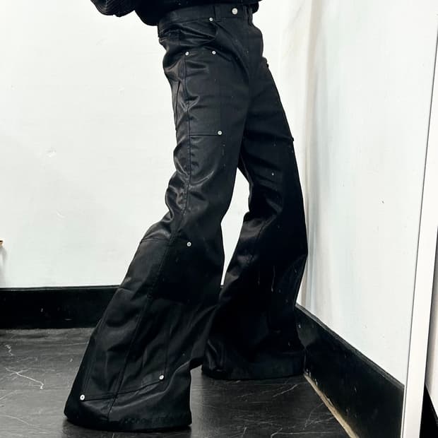 Kagru 카그루 코팅 플레어 팬츠