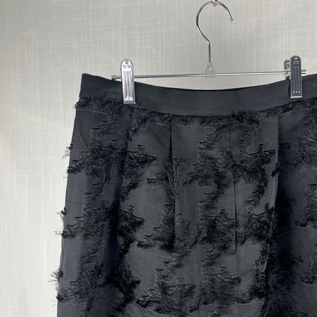 Kumikyoku 부클 원단 블랙 스커트 