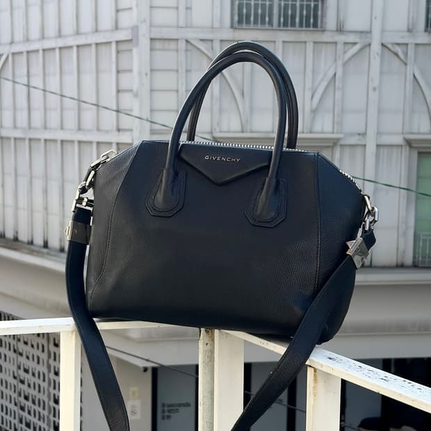 지방시 블랙 안티고나 스몰 토트백 