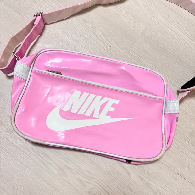 나이키 딸기우유 핑크 갸루 스포츠 에나멜 크로스백 어항빈티지
