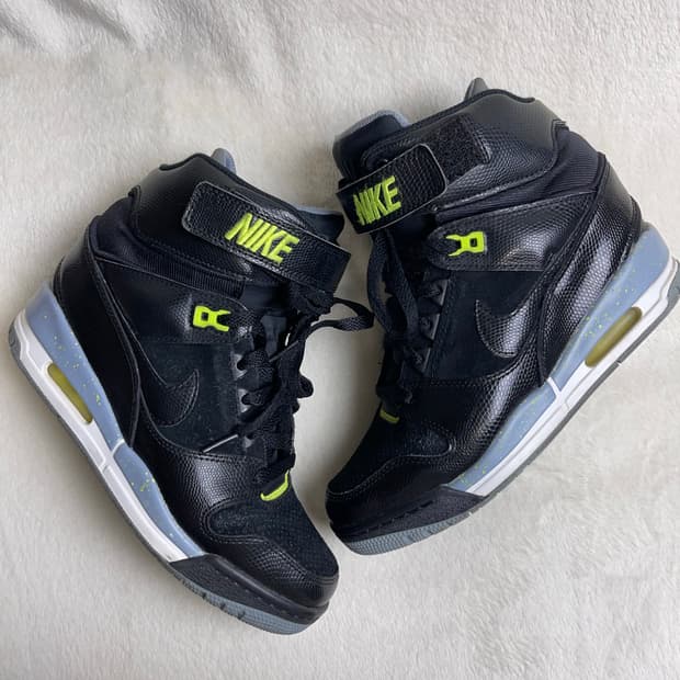 [245-250] 나이키 에어 레볼루션 스카이 하이