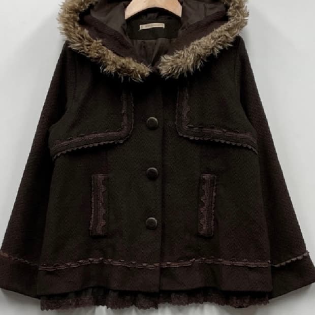 엑시즈팜 브라운 퍼 후드 케이프 코트