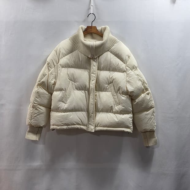 1789 CONCEPT 크림 하이넥 니트패딩 (신상, 2024년 제작)