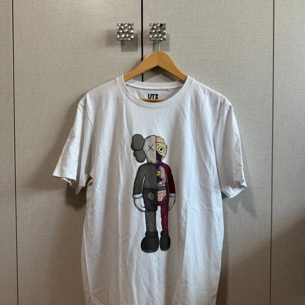 kaws UT 유니클로 콜라보 반팔 XL